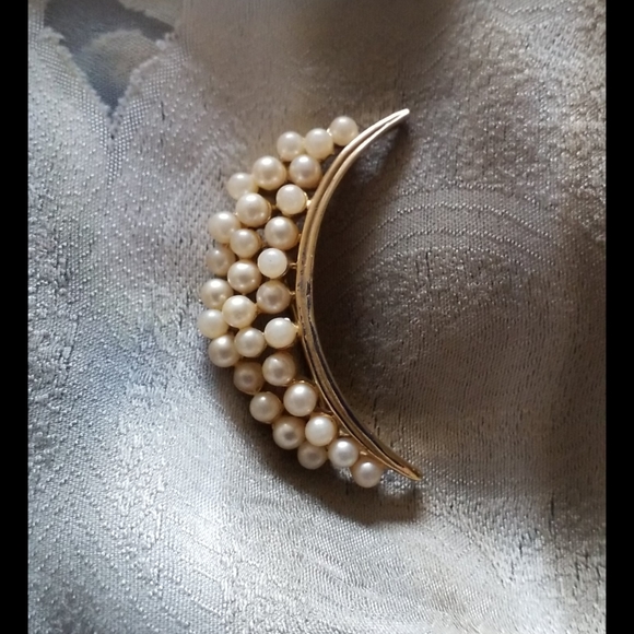 Pearl Crescent Goldtone Brooch Pin - Picture 2 of 16